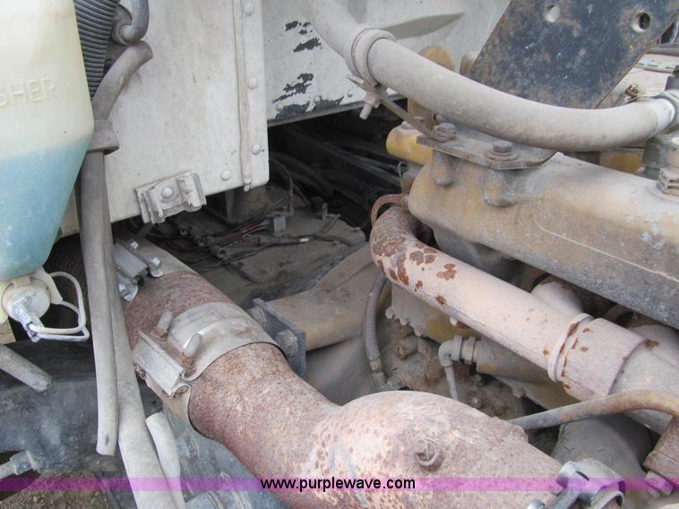 image for item E4741 1996 Peterbilt 377 semi truck