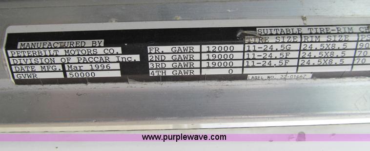 image for item E4741 1996 Peterbilt 377 semi truck