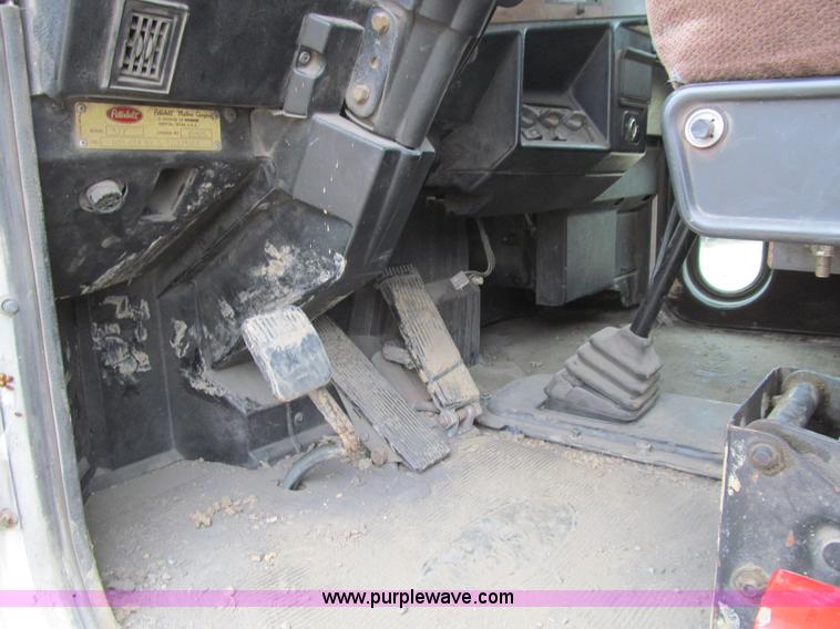 image for item E4741 1996 Peterbilt 377 semi truck