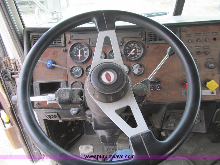 image for item E4741 1996 Peterbilt 377 semi truck