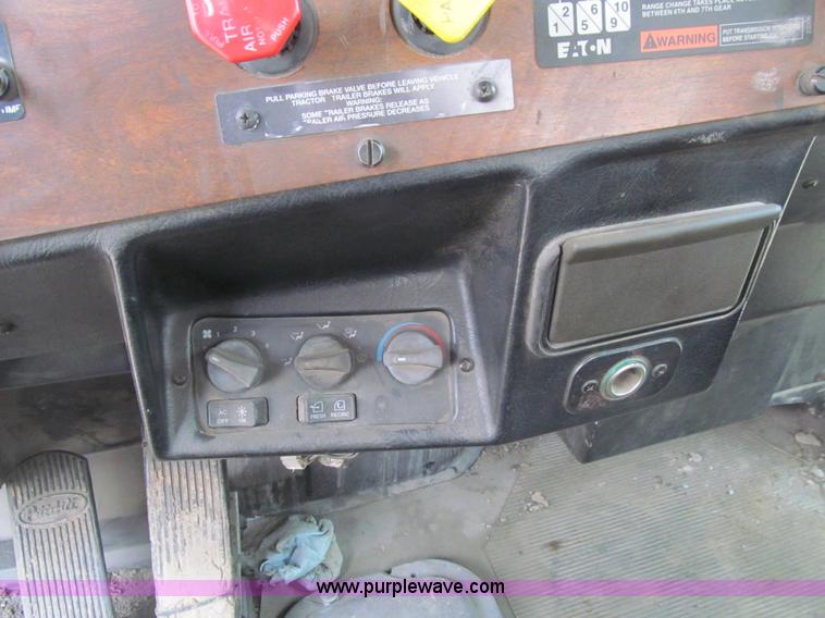 image for item E4741 1996 Peterbilt 377 semi truck