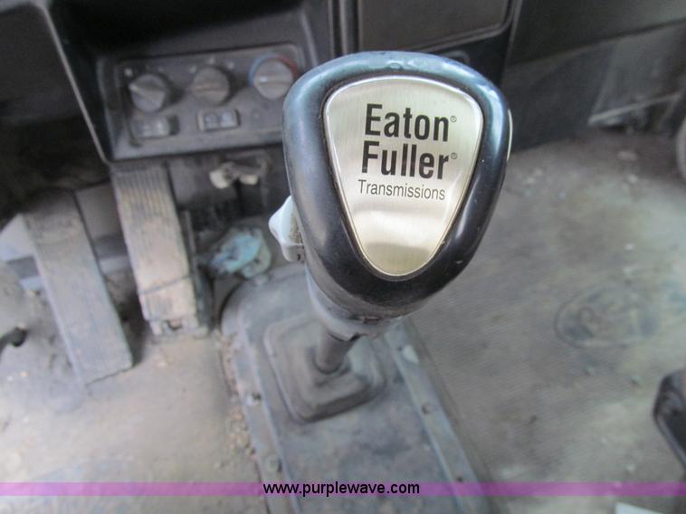 image for item E4741 1996 Peterbilt 377 semi truck