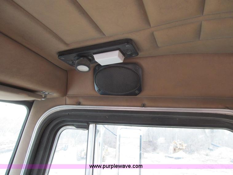 image for item E4741 1996 Peterbilt 377 semi truck