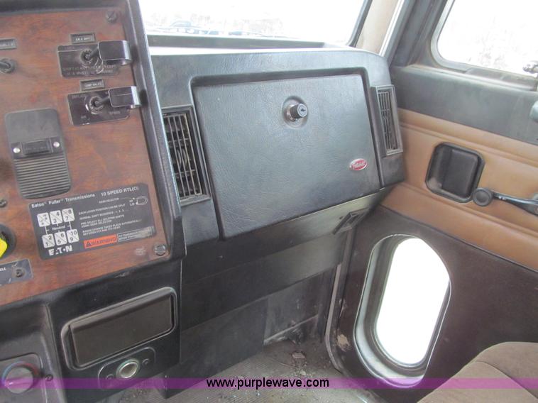 image for item E4741 1996 Peterbilt 377 semi truck