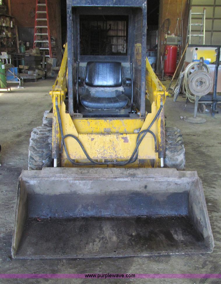 image for item E4751 Prime Mover L930 Rounder skid steer