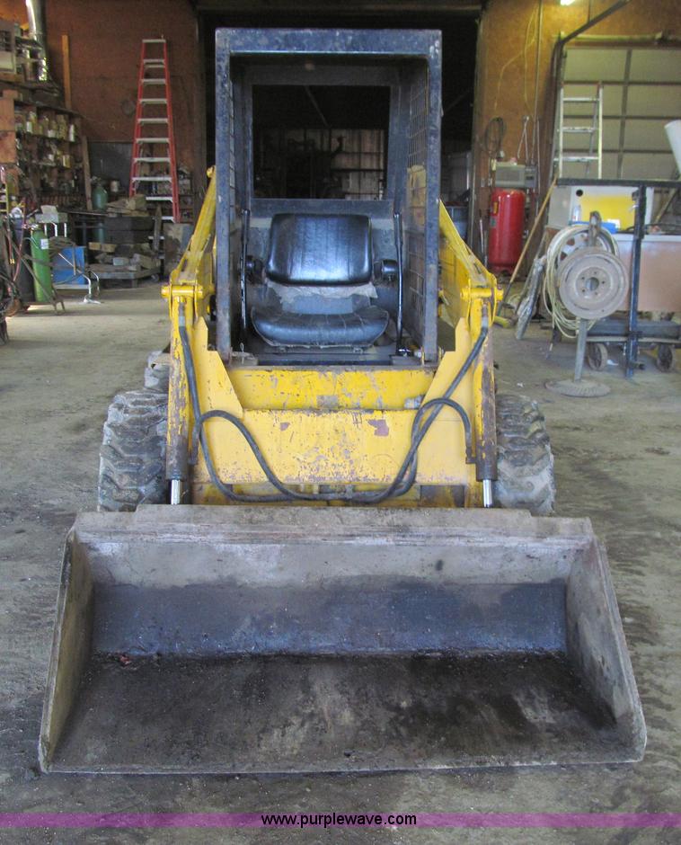 image for item E4751 Prime Mover L930 Rounder skid steer