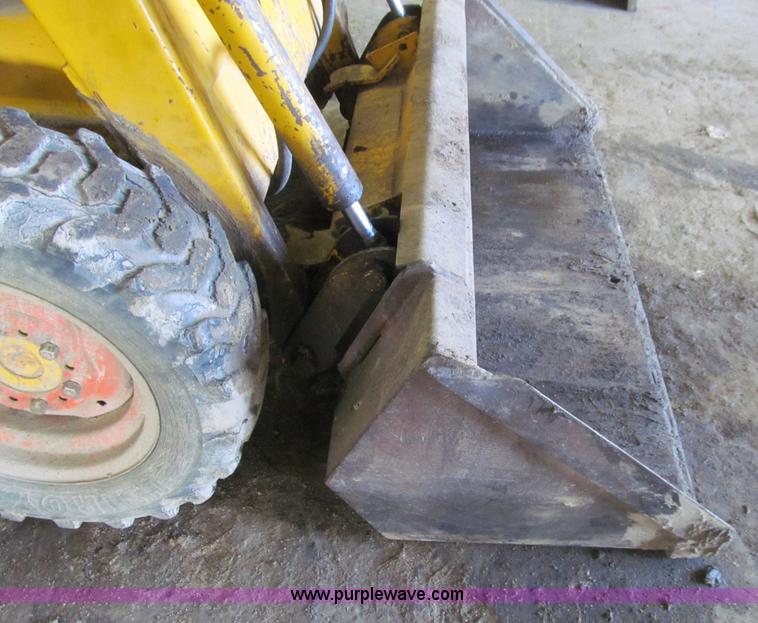 image for item E4751 Prime Mover L930 Rounder skid steer