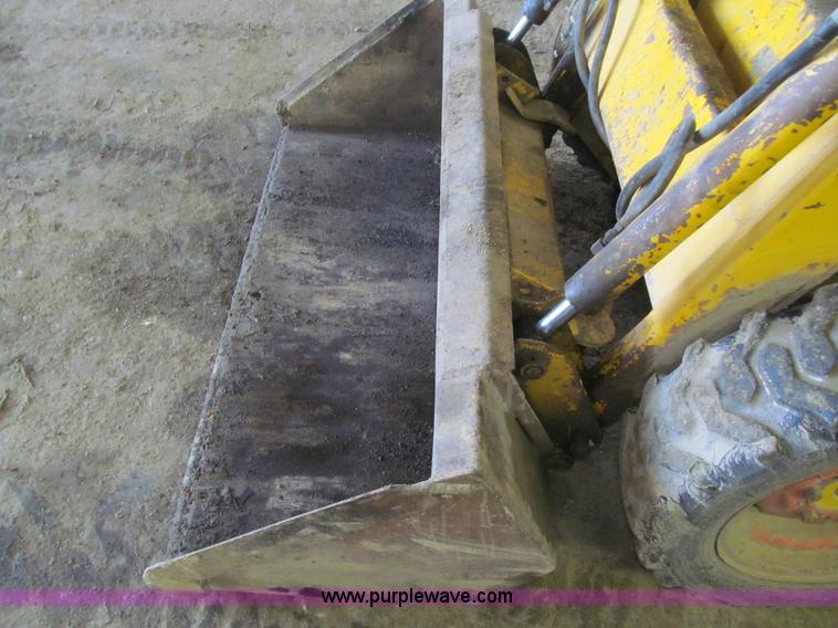 image for item E4751 Prime Mover L930 Rounder skid steer