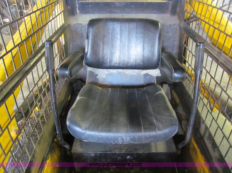 image for item E4751 Prime Mover L930 Rounder skid steer