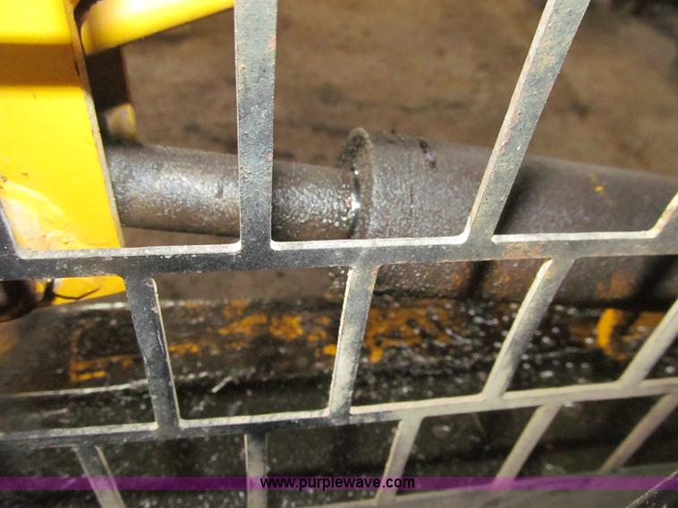 image for item E4751 Prime Mover L930 Rounder skid steer