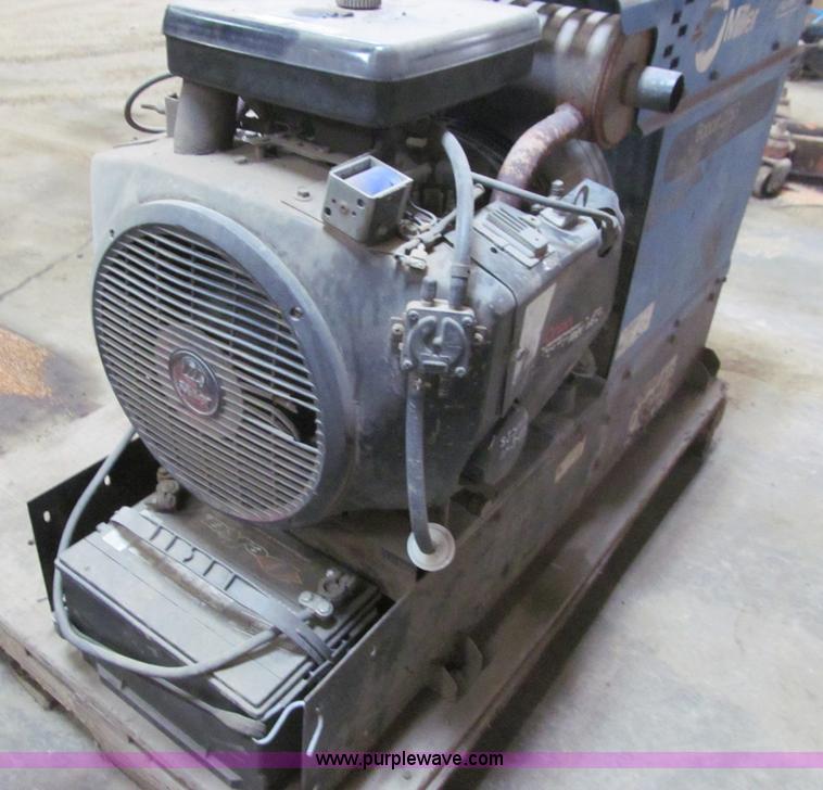 image for item E4775 Miller Bobcat 225G AC/DC welder generator