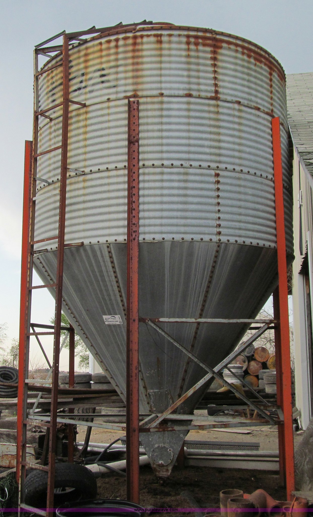 Pax grain bin in Letts, IA Item E4851 sold Purple Wave