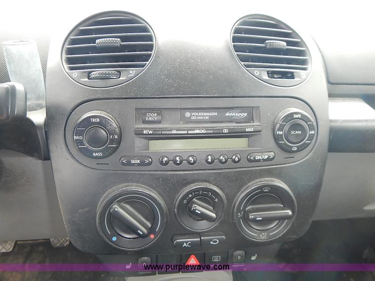 image for item AC9040 2001 Volkswagen New Beetle GLS