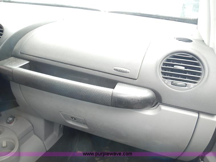 image for item AC9040 2001 Volkswagen New Beetle GLS