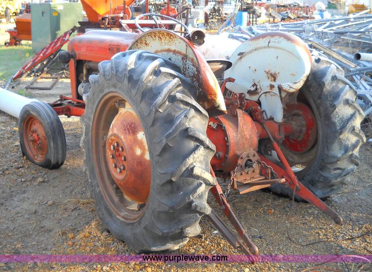image for item C1987 1962 Ford 601 Workmaster tractor