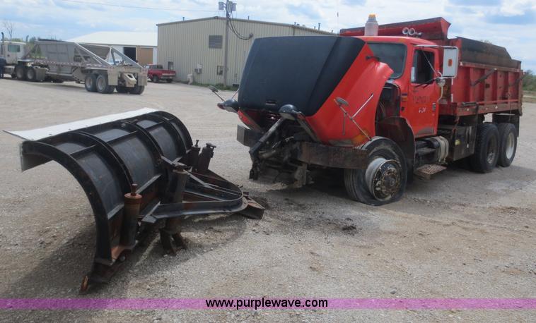 image for item F6925 1993 International 4900 dump truck
