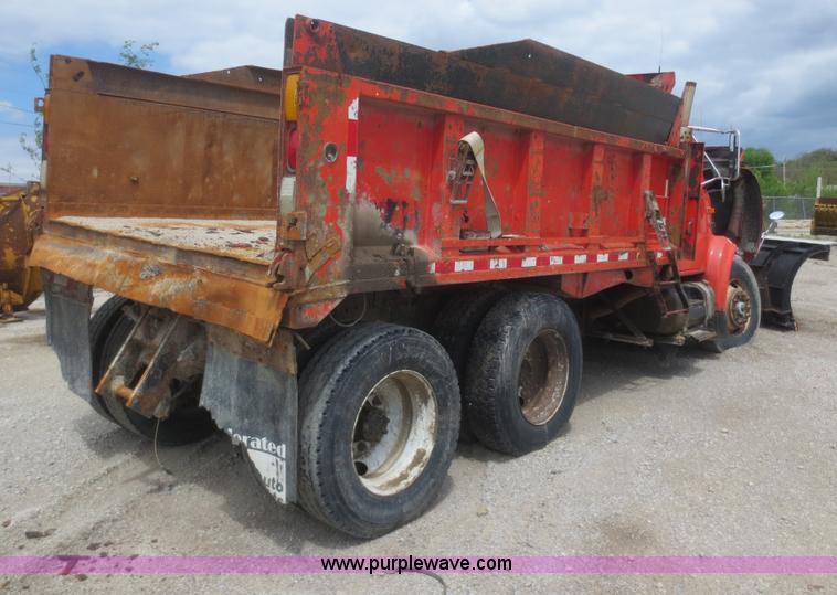 image for item F6925 1993 International 4900 dump truck