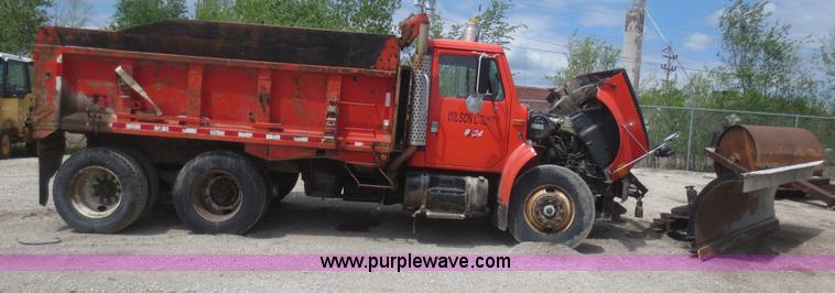 image for item F6925 1993 International 4900 dump truck