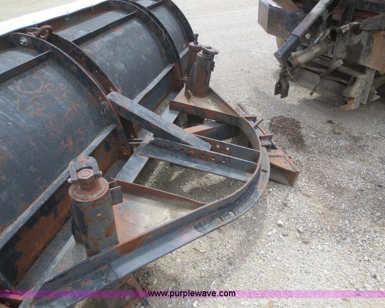 image for item F6925 1993 International 4900 dump truck