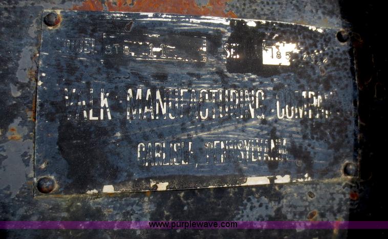 image for item F6925 1993 International 4900 dump truck