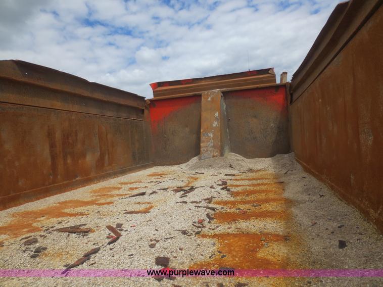 image for item F6925 1993 International 4900 dump truck