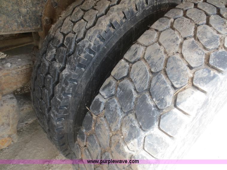 image for item F6925 1993 International 4900 dump truck