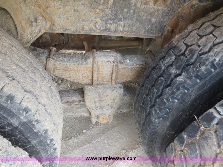 image for item F6925 1993 International 4900 dump truck