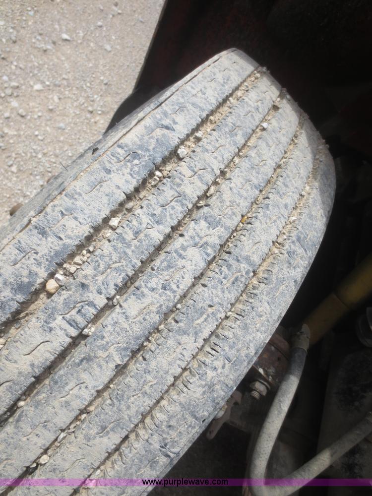 image for item F6925 1993 International 4900 dump truck