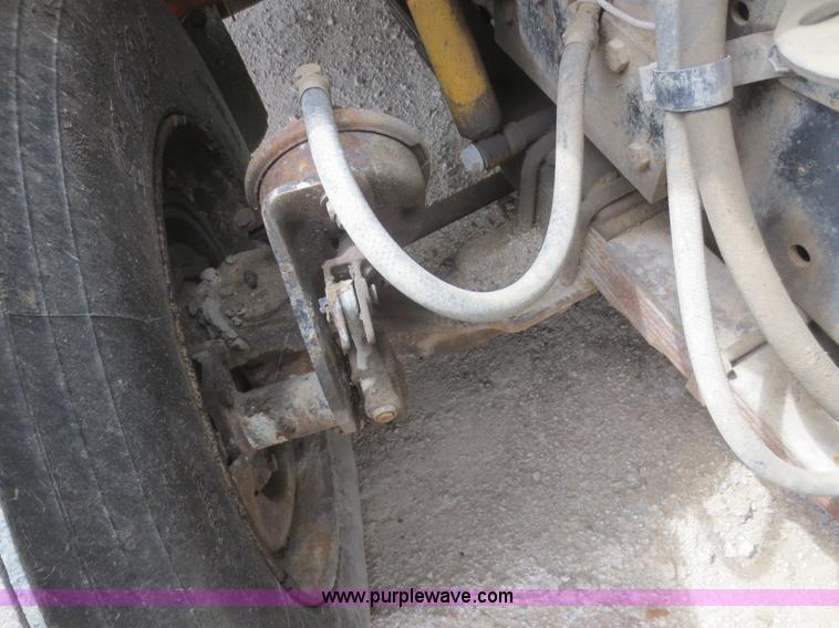 image for item F6925 1993 International 4900 dump truck