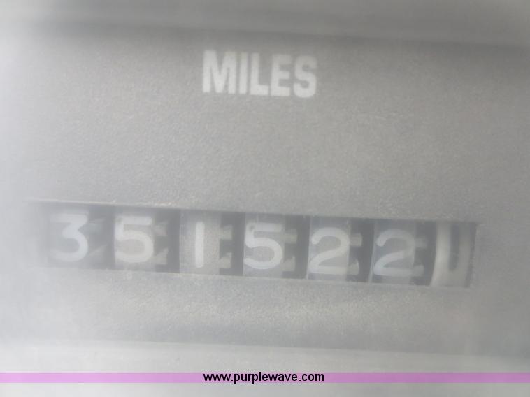 image for item F6925 1993 International 4900 dump truck