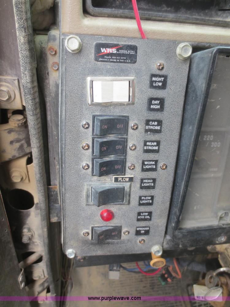 image for item F6925 1993 International 4900 dump truck