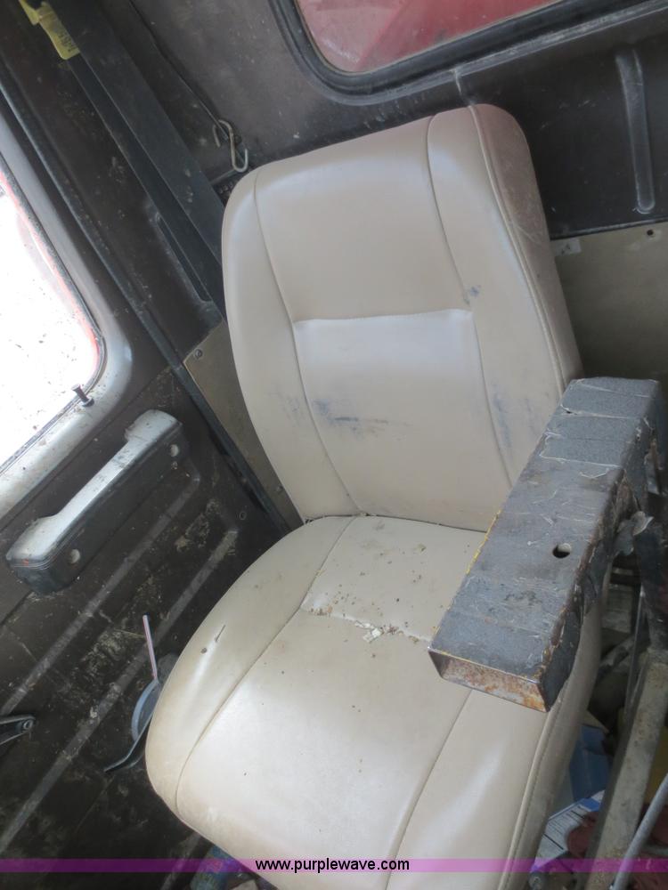 image for item F6925 1993 International 4900 dump truck