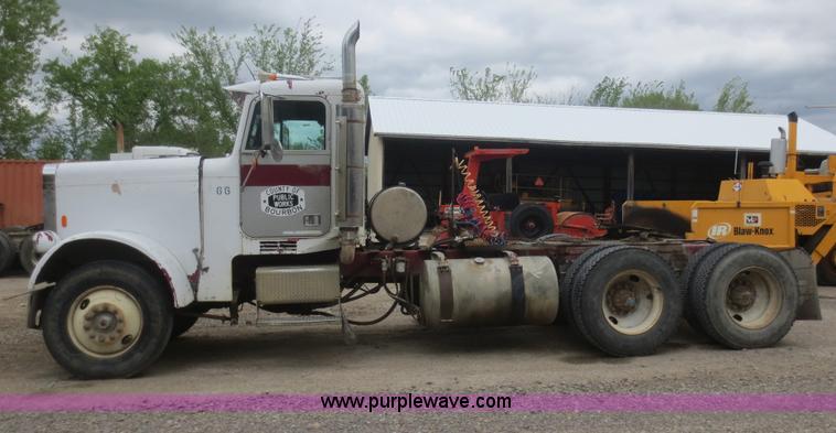 image for item F6926 1980 Freightliner semi truck