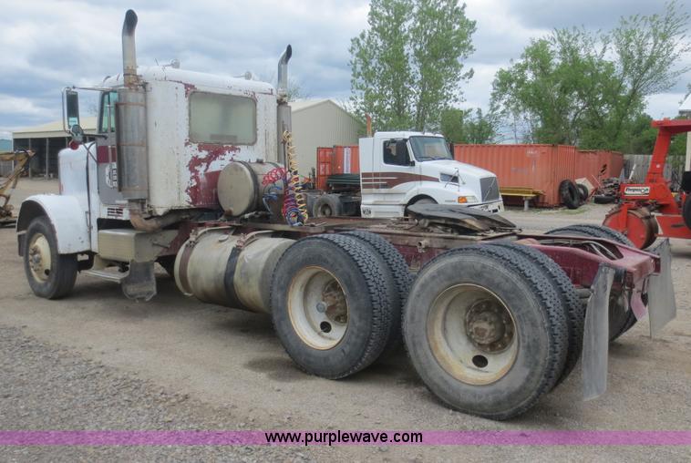 image for item F6926 1980 Freightliner semi truck