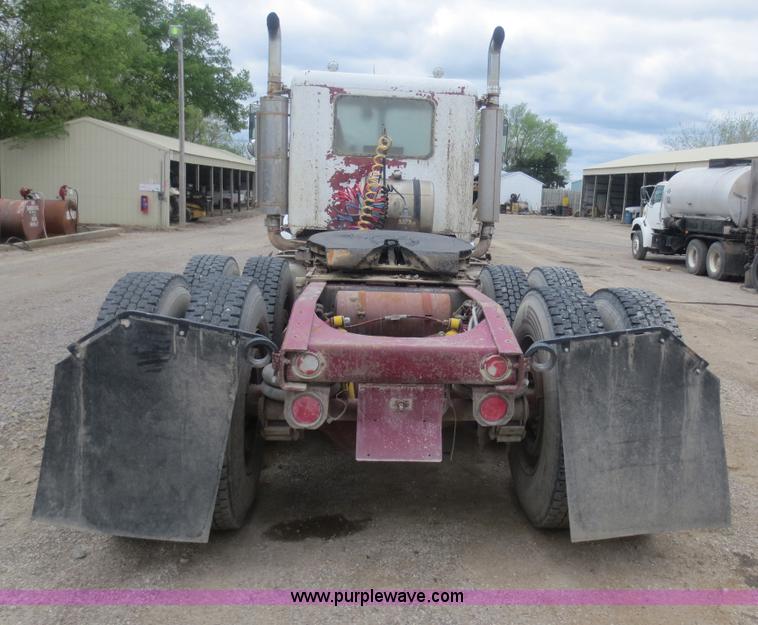 image for item F6926 1980 Freightliner semi truck