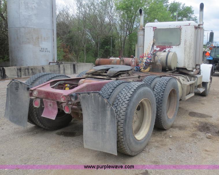 image for item F6926 1980 Freightliner semi truck