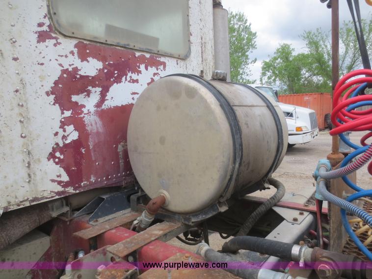 image for item F6926 1980 Freightliner semi truck