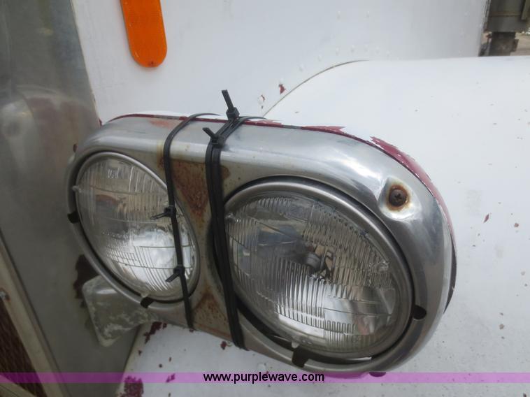 image for item F6926 1980 Freightliner semi truck