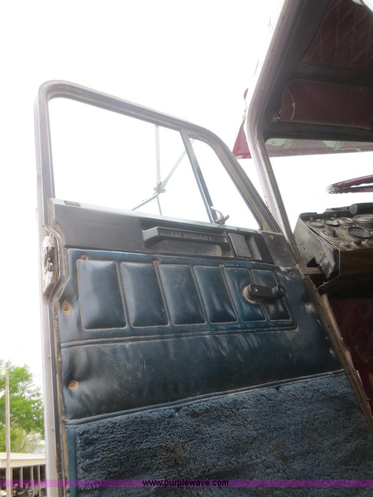 image for item F6926 1980 Freightliner semi truck