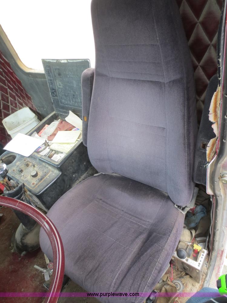 image for item F6926 1980 Freightliner semi truck