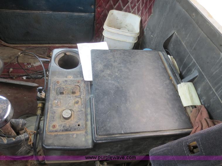 image for item F6926 1980 Freightliner semi truck