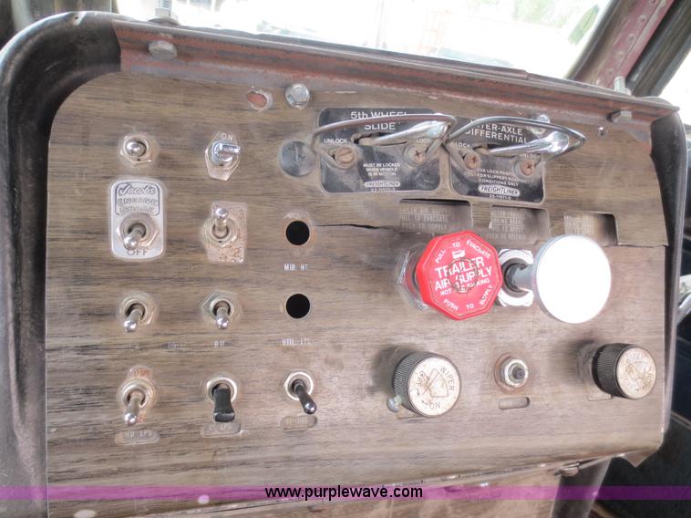 image for item F6926 1980 Freightliner semi truck