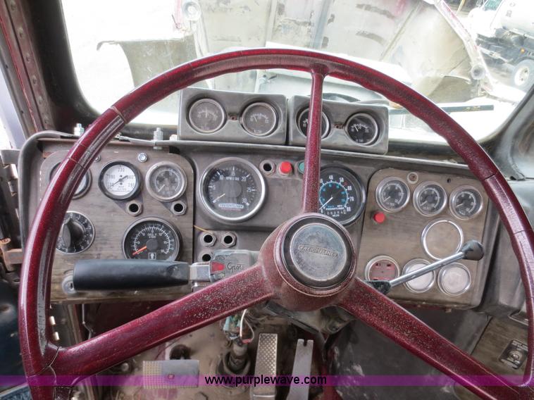 image for item F6926 1980 Freightliner semi truck