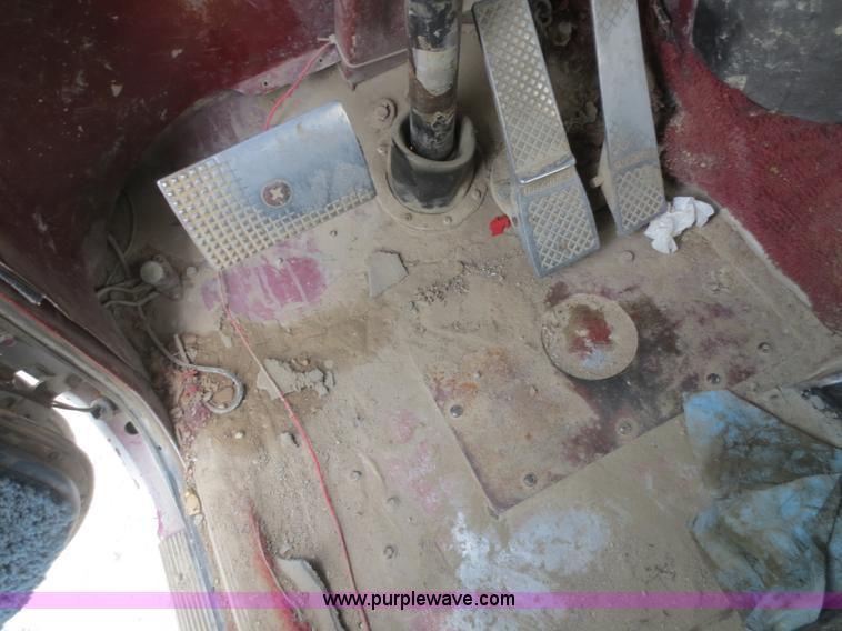 image for item F6926 1980 Freightliner semi truck