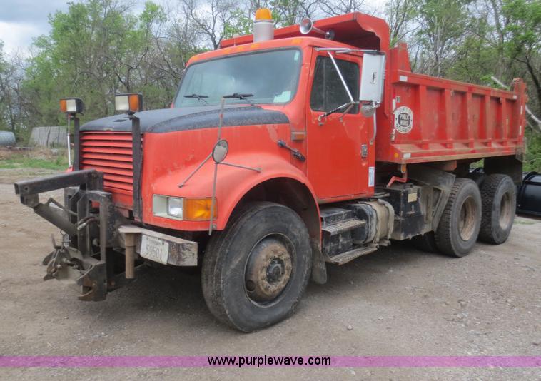 image for item F6927 1991 International 4900 dump truck