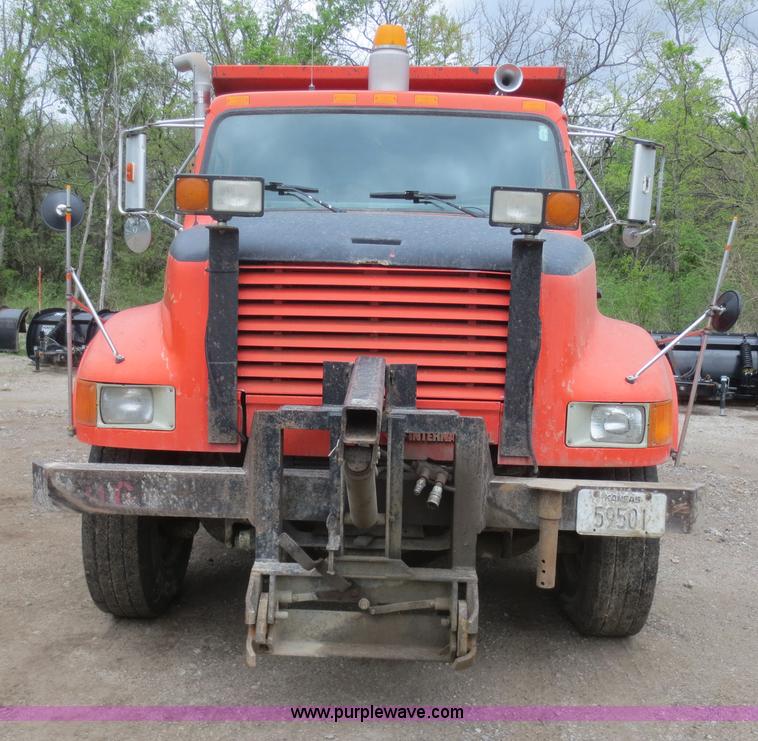 image for item F6927 1991 International 4900 dump truck