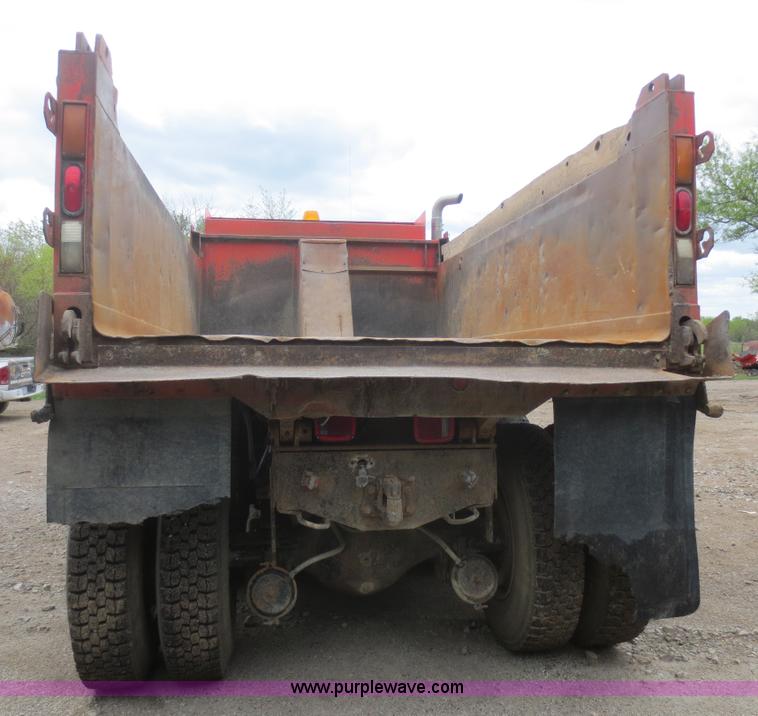 image for item F6927 1991 International 4900 dump truck