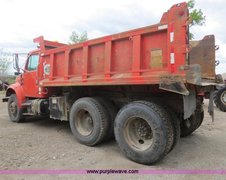 image for item F6927 1991 International 4900 dump truck