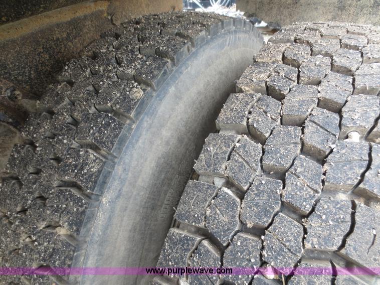 image for item F6927 1991 International 4900 dump truck