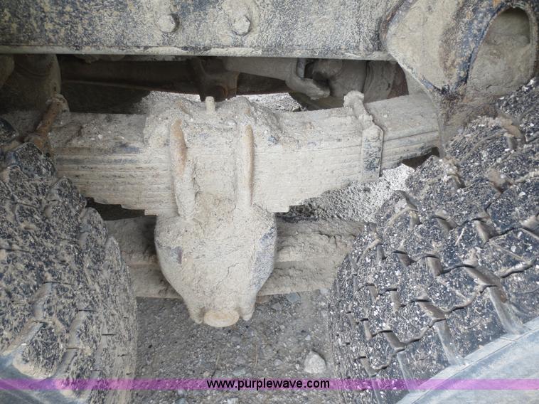 image for item F6927 1991 International 4900 dump truck